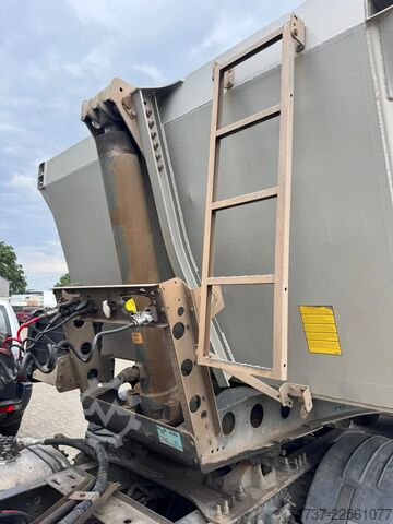Truk jungkit Schmitz Cargobull **FRENCH ORIGINE-DISCBRAKES-LIFT AXXLE**