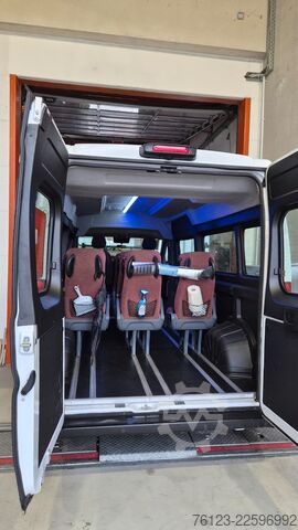 รถมินิบัส FIAT Ducato 9 Sitzer Mobility Airlineboden Rolli