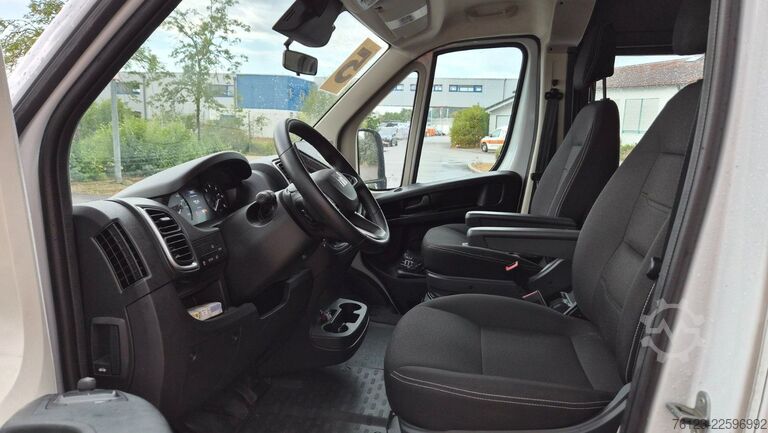 รถมินิบัส FIAT Ducato 9 Sitzer Mobility Airlineboden Rolli