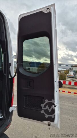 รถมินิบัส MERCEDES-BENZ Sprinter Elektro 9 Sitzer Bürgerbus