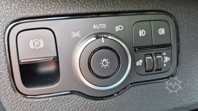 รถมินิบัส MERCEDES-BENZ Sprinter Elektro 9 Sitzer Bürgerbus