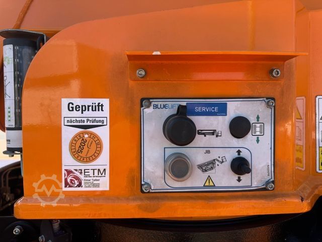 سکو کار نصب‌شده روی کامیون MERCEDES-BENZ Rutmann SA 26 / Raupenbühne / Funk