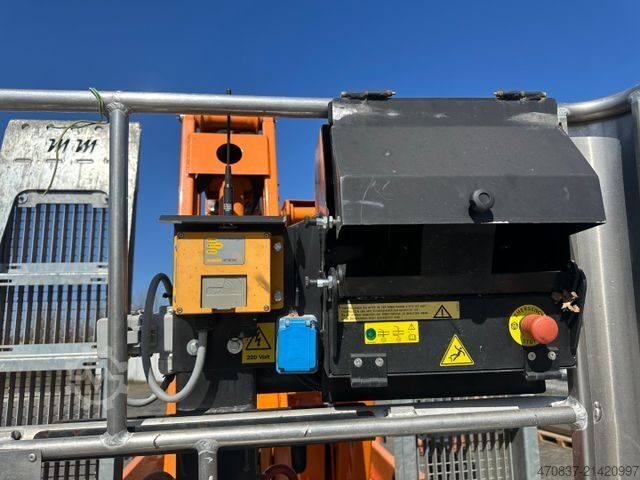 سکو کار نصب‌شده روی کامیون MERCEDES-BENZ Rutmann SA 26 / Raupenbühne / Funk