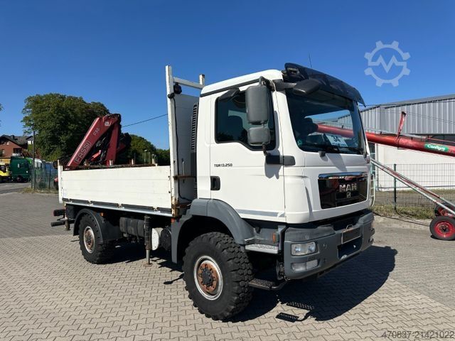 Lastbil med flak MAN TGM 13.250 / 4x4 / Fassi F 95 / Funk / Seilwinde