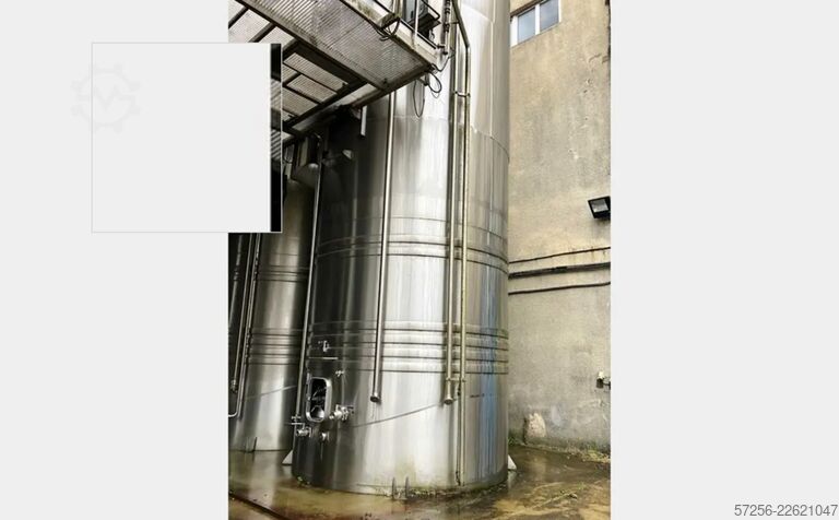 Tangki penyimpanan 90m³ stainless steel tank with heating and a robust funnel