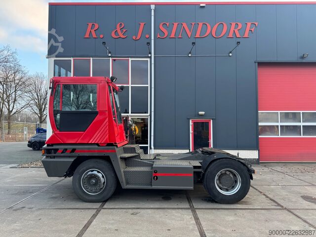 Koncový traktor Terberg TT222