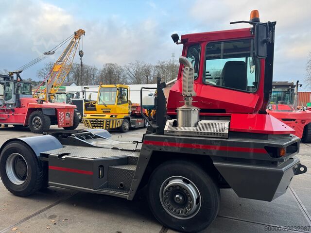 Koncový traktor Terberg TT222