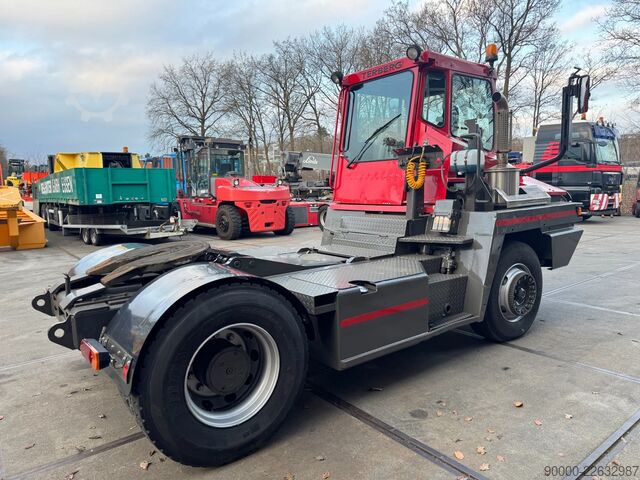 Koncový traktor Terberg TT222