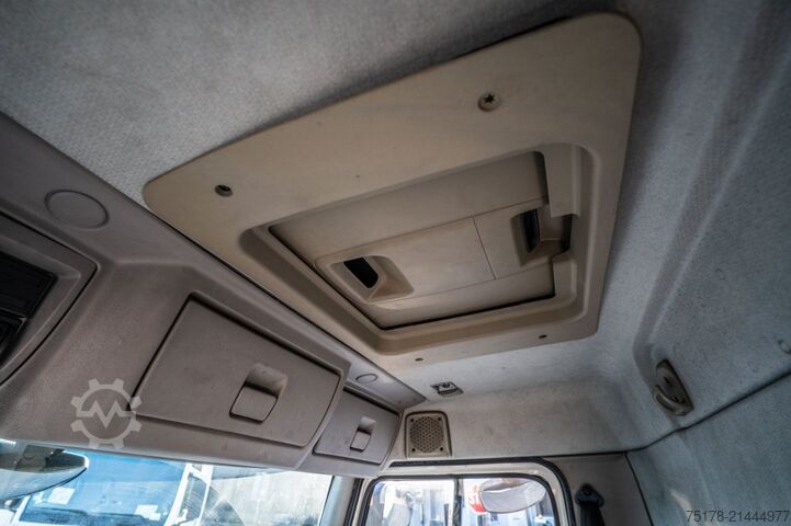 Транспортиране в хладилник/замразено VOLVO FLH 290 +CARRIER