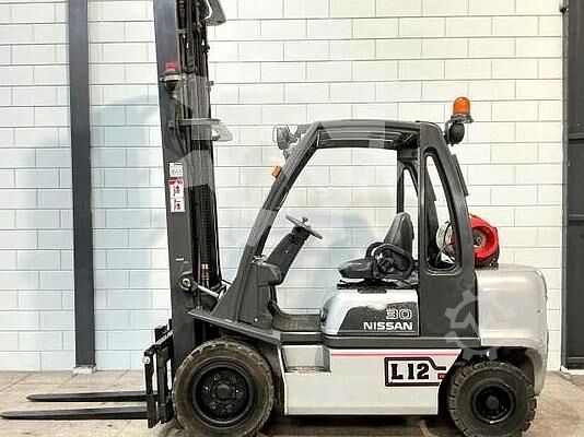 Xe nâng Nissan UGD 02 A 30 PQ
