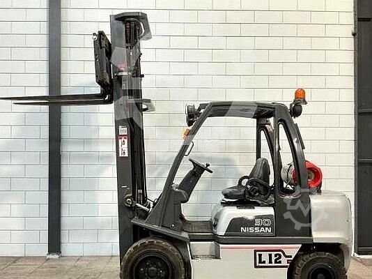 Xe nâng Nissan UGD 02 A 30 PQ