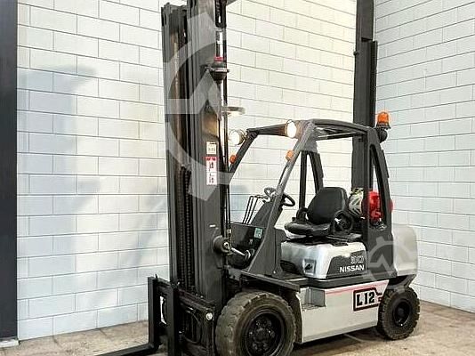 Xe nâng Nissan UGD 02 A 30 PQ