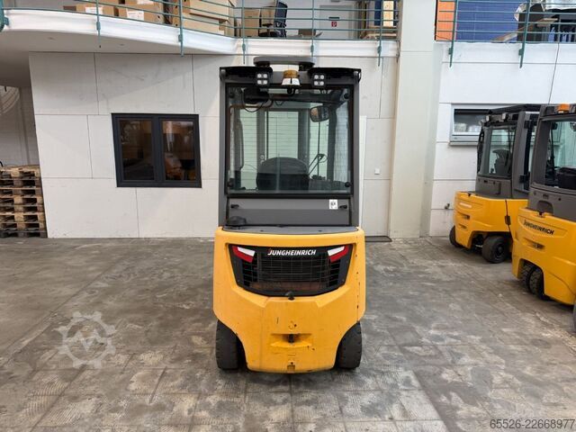 Diesel vorkheftruck Jungheinrich DFG 320 S / Halbkabine / 878 Std.