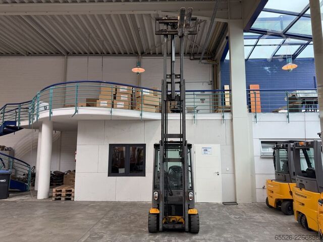 Empilhador eléctrico de 4 rodas Jungheinrich EFG 320 / Halbkabine / STVZO