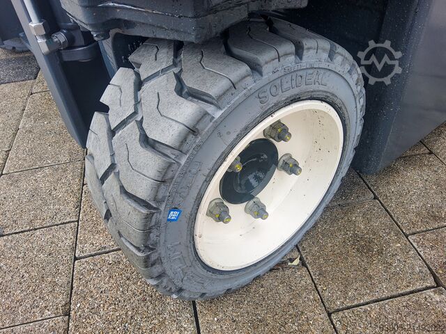 4 krypčių krautuvas Combilift CBE 3000