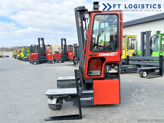Chariot élévateur multidirectionnel Combilift C3000ET TRIPLEX 5940 WIDE FORK POSITIONE