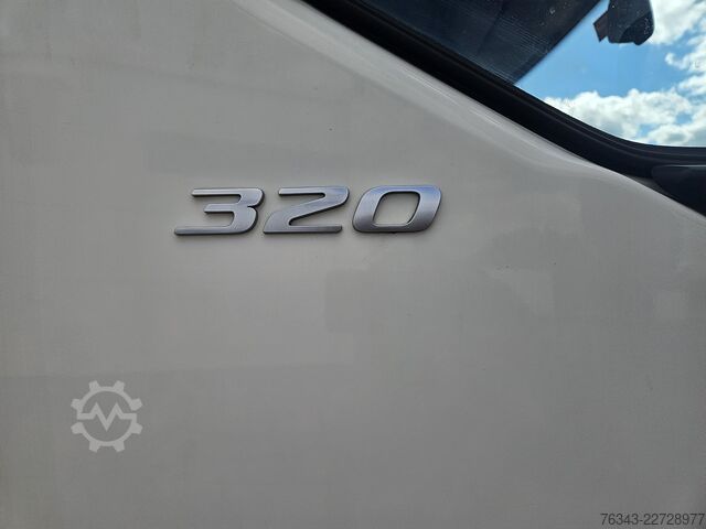 ボックス型トラック DAF LF 320 FA