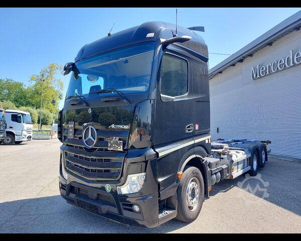 Сменный кузов с коробчатой конструкцией MERCEDES-BENZ Actros 5 25 6x2 - Actros 5 2553 L 6x2
