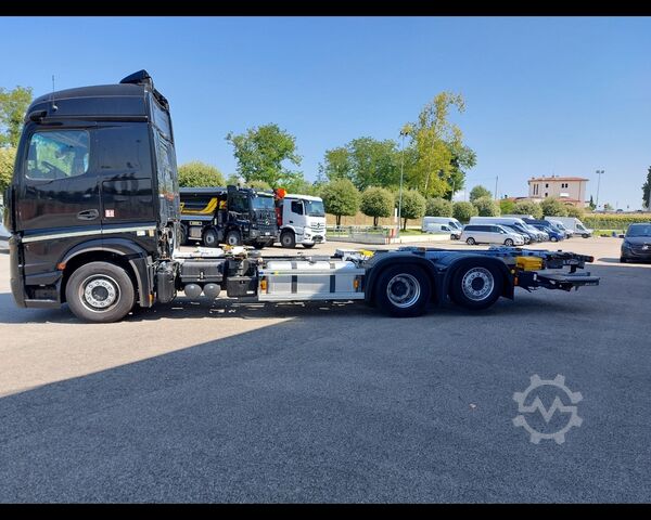 Сменный кузов с коробчатой конструкцией MERCEDES-BENZ Actros 5 25 6x2 - Actros 5 2553 L 6x2