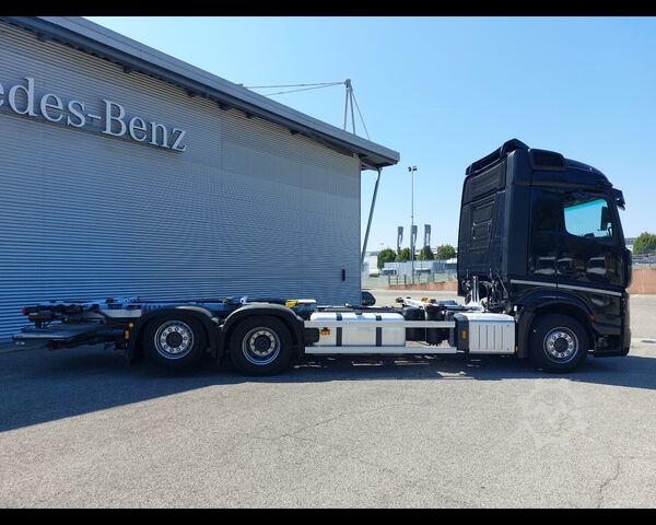 Сменный кузов с коробчатой конструкцией MERCEDES-BENZ Actros 5 25 6x2 - Actros 5 2553 L 6x2