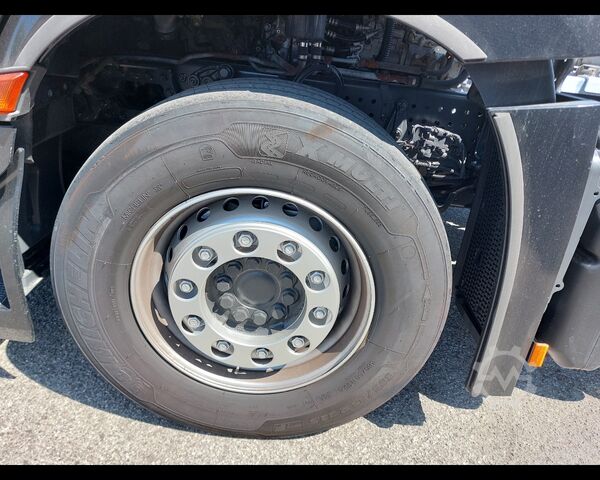 Сменный кузов с коробчатой конструкцией MERCEDES-BENZ Actros 5 25 6x2 - Actros 5 2553 L 6x2