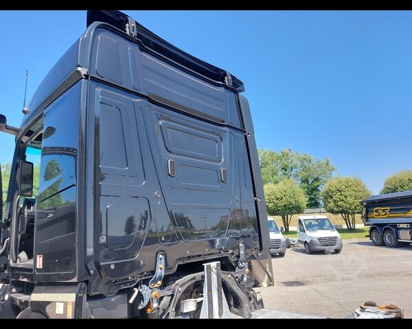 Сменный кузов с коробчатой конструкцией MERCEDES-BENZ Actros 5 25 6x2 - Actros 5 2553 L 6x2