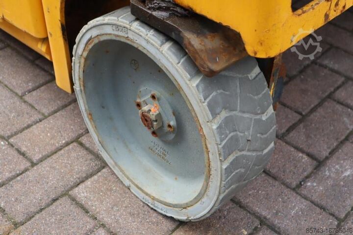 Scherenhebebühne Haulotte Compact 14 Electric, 14m Working Height, 350kg Cap