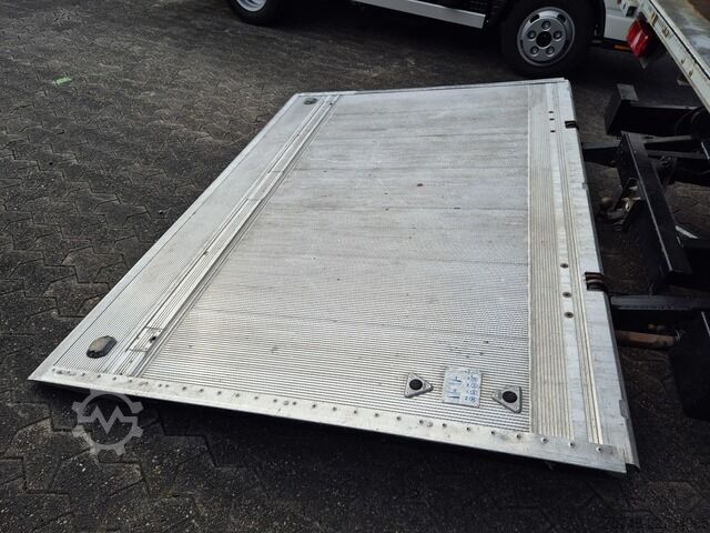 وان جعبه‌ای Fuso Canter 7C18 Aut., Koffer LBW AHK