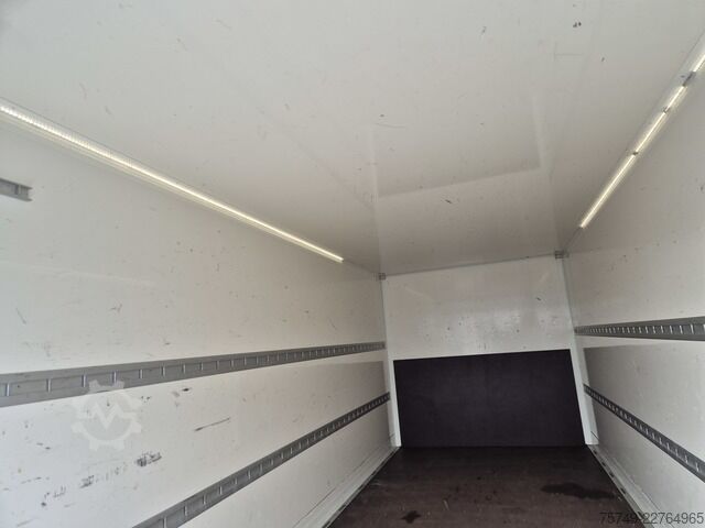 وان جعبه‌ای Fuso Canter 7C18 Aut., Koffer LBW AHK