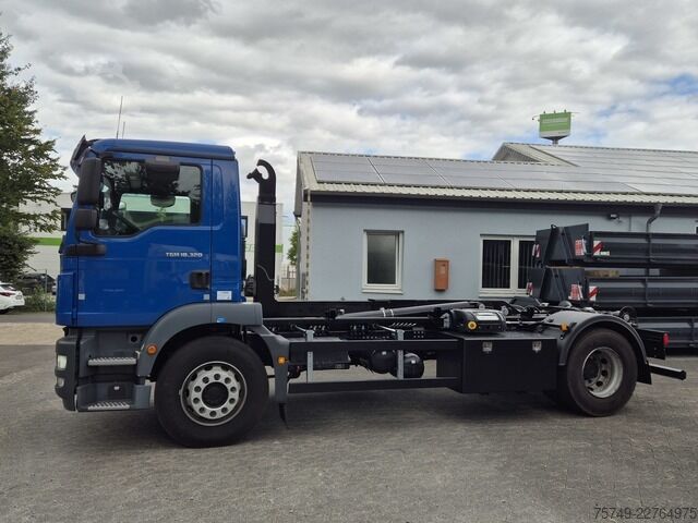 کامیون کمپرسی با جرثقیل قلابی man TGM 18.320 BL 4x2 Abrollkipper 14t Automatik