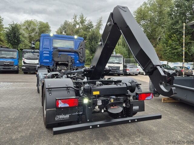 کامیون کمپرسی با جرثقیل قلابی man TGM 18.320 BL 4x2 Abrollkipper 14t Automatik