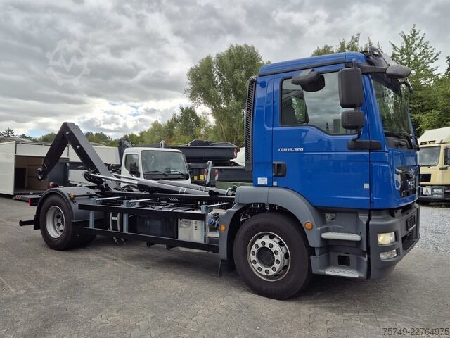 کامیون کمپرسی با جرثقیل قلابی man TGM 18.320 BL 4x2 Abrollkipper 14t Automatik