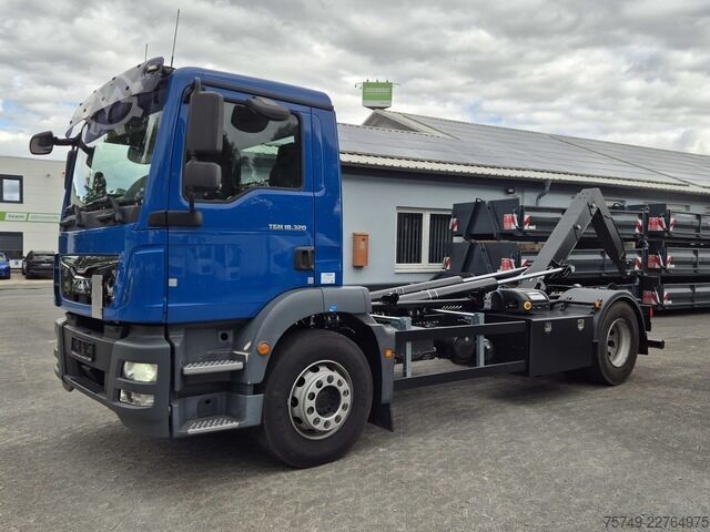 کامیون کمپرسی با جرثقیل قلابی man TGM 18.320 BL 4x2 Abrollkipper 14t Automatik
