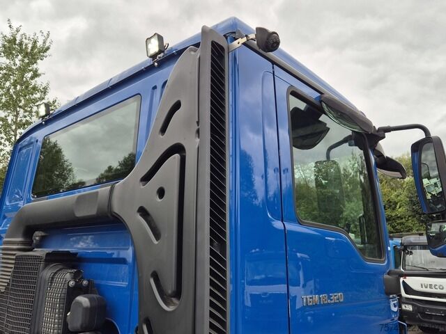 کامیون کمپرسی با جرثقیل قلابی man TGM 18.320 BL 4x2 Abrollkipper 14t Automatik