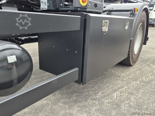کامیون کمپرسی با جرثقیل قلابی man TGM 18.320 BL 4x2 Abrollkipper 14t Automatik