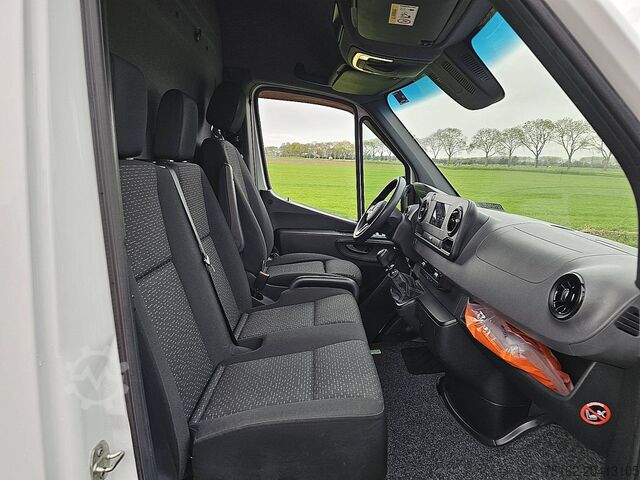 Bestelauto MERCEDES-BENZ SPRINTER 316 L2H2 Navi RWD