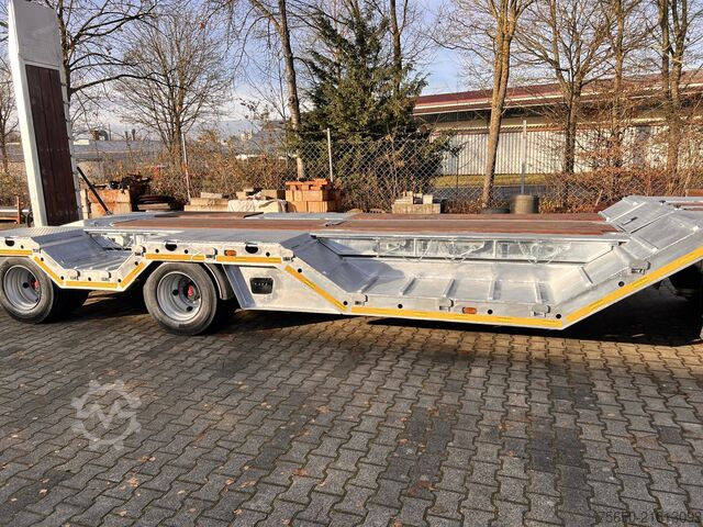 Low loader trailer Möslein T 4 VB H1 R  neuer 4 Achs Tieflader + Radmulden