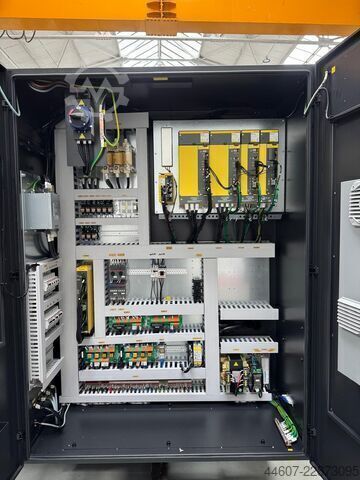 CNC стругово-фрезови център Hyundai WIA L400MC