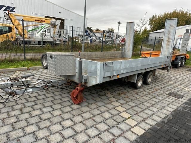 Tieflader Anhänger BEYER BMH 30.4 Tieflader Rampen NL 2,1to