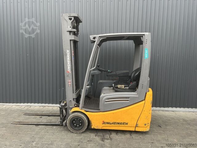 Forklift elektrik me 3 rrota Jungheinrich EFG216k
