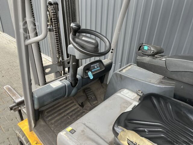 Forklift elektrik me 3 rrota Jungheinrich EFG216k