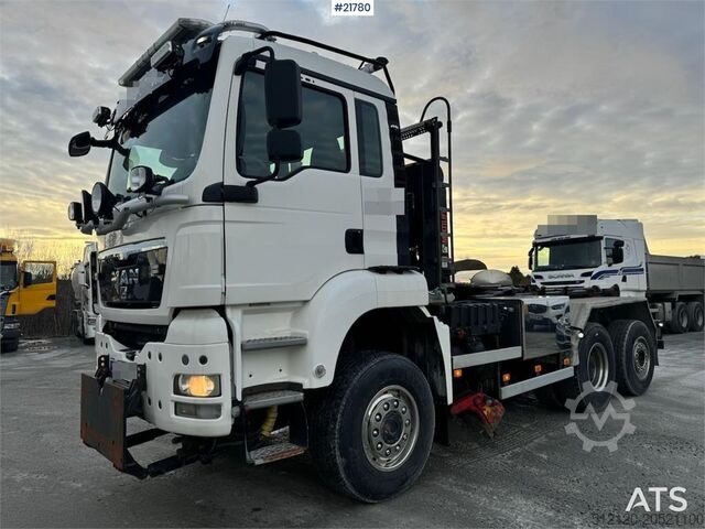 Haakarmsysteem MAN TGS 28.480 6x4 – Hook lift truck with snow plow se