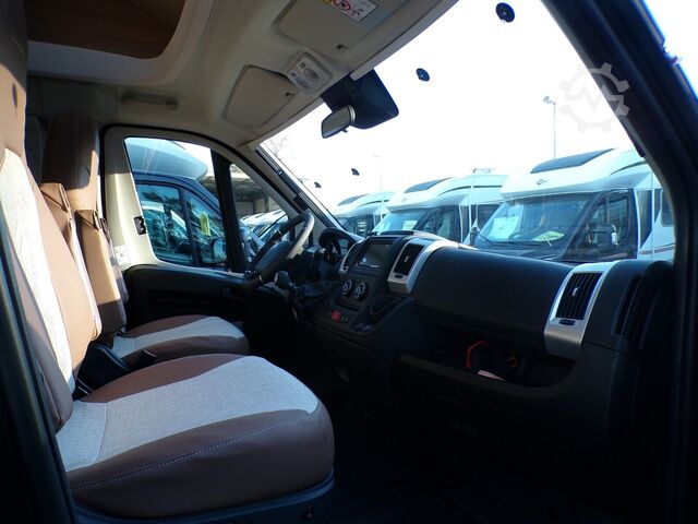 Puoliksi integroitu matkailuauto BÜRSTNER Limited T IT 727 G Hubbett, SAT, Markise