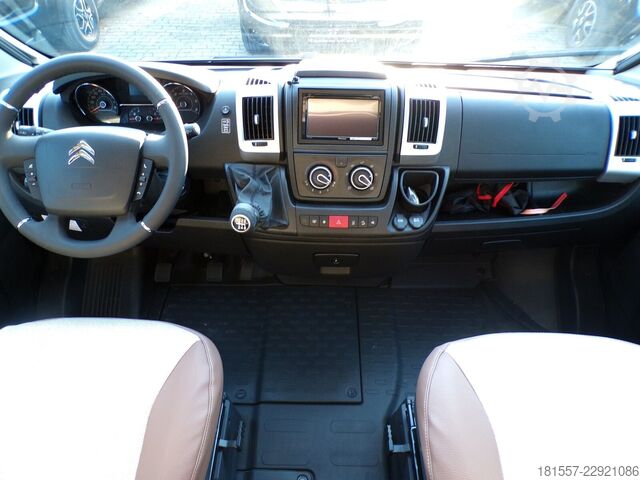 Puoliksi integroitu matkailuauto BÜRSTNER Limited T IT 727 G Hubbett, SAT, Markise