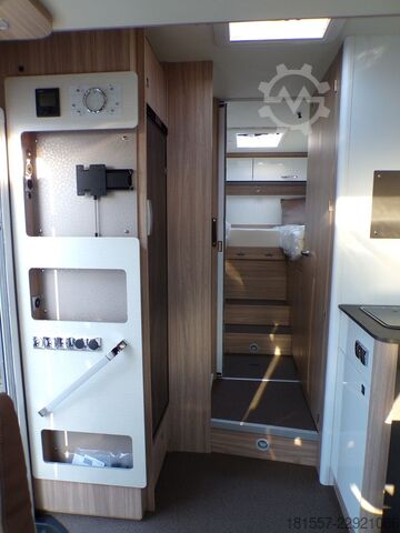 แคมเปอร์กึ่งบูรณาการ BÜRSTNER Limited T IT 727 G Hubbett, SAT, Markise