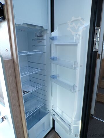 แคมเปอร์กึ่งบูรณาการ BÜRSTNER Limited T IT 727 G Hubbett, SAT, Markise