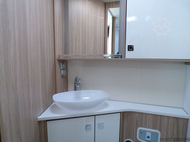 แคมเปอร์กึ่งบูรณาการ BÜRSTNER Limited T IT 727 G Hubbett, SAT, Markise