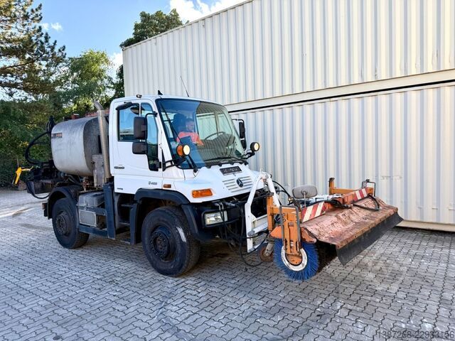 Asphalt mixing plant Unimog U400 mit Bitumspritze Breining + Besen