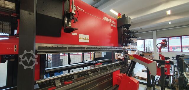 Piegatrice Amada Astro