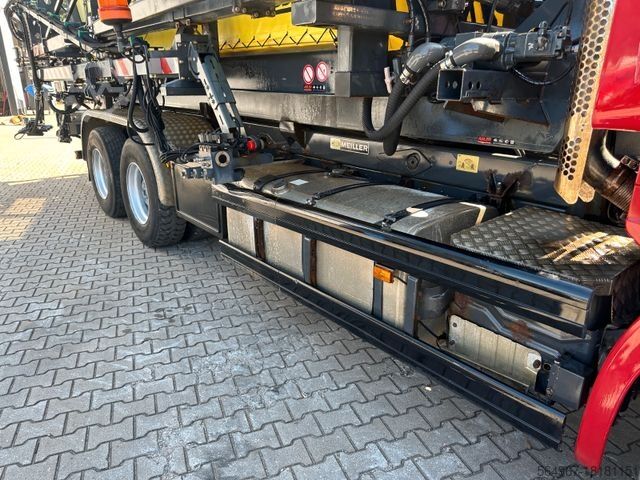 Abrollkipper SCANIA R580 Abrollkipper Flughafenstreufahrzeug 45m